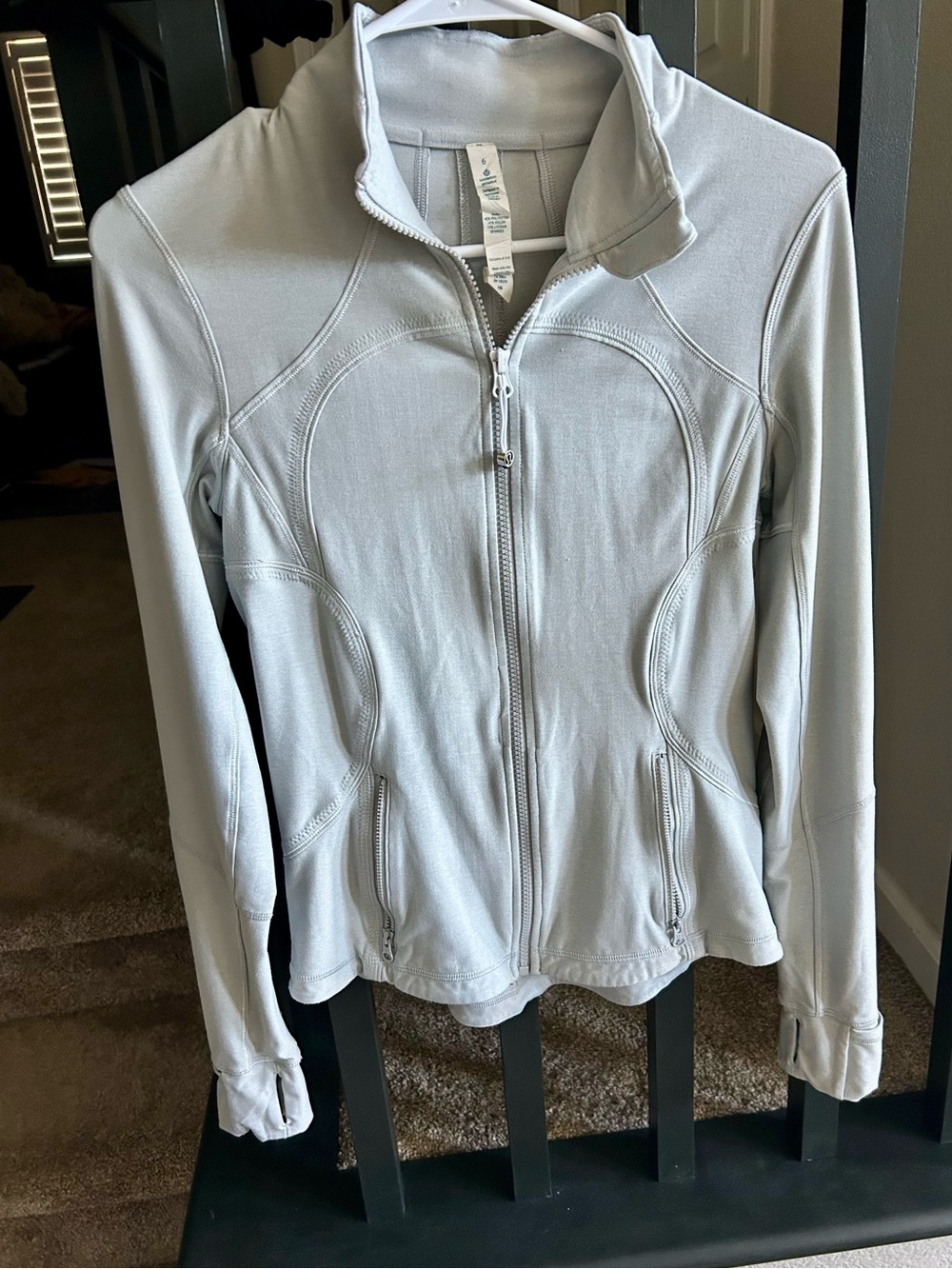 Lululemon Athletica Light Gray Full-Zip Sculpting Jacket